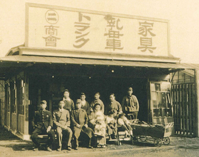 創業当時の丸二商会の様子